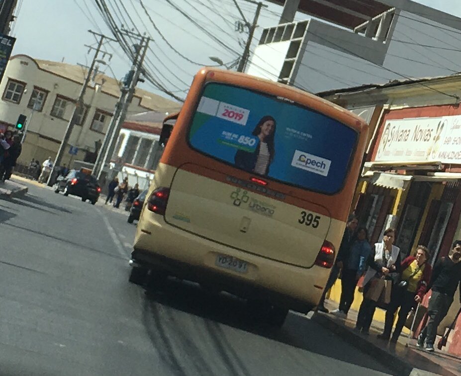 barriobenavente's tweet photo. Desde Francisco de Aguirre *Bueno para la #BOCINA *Bajase rapidito * *El maneja un vehiculo grande entoces sale no más y después *Bocina y SE COME LA ROJA . Con toda la cuadra desocupada , como será cuando hay #taco 👎 MAL 395 👎 @tteinforma_IV #Liserco @Carabdechile https://t.co/oUbRMdiznF