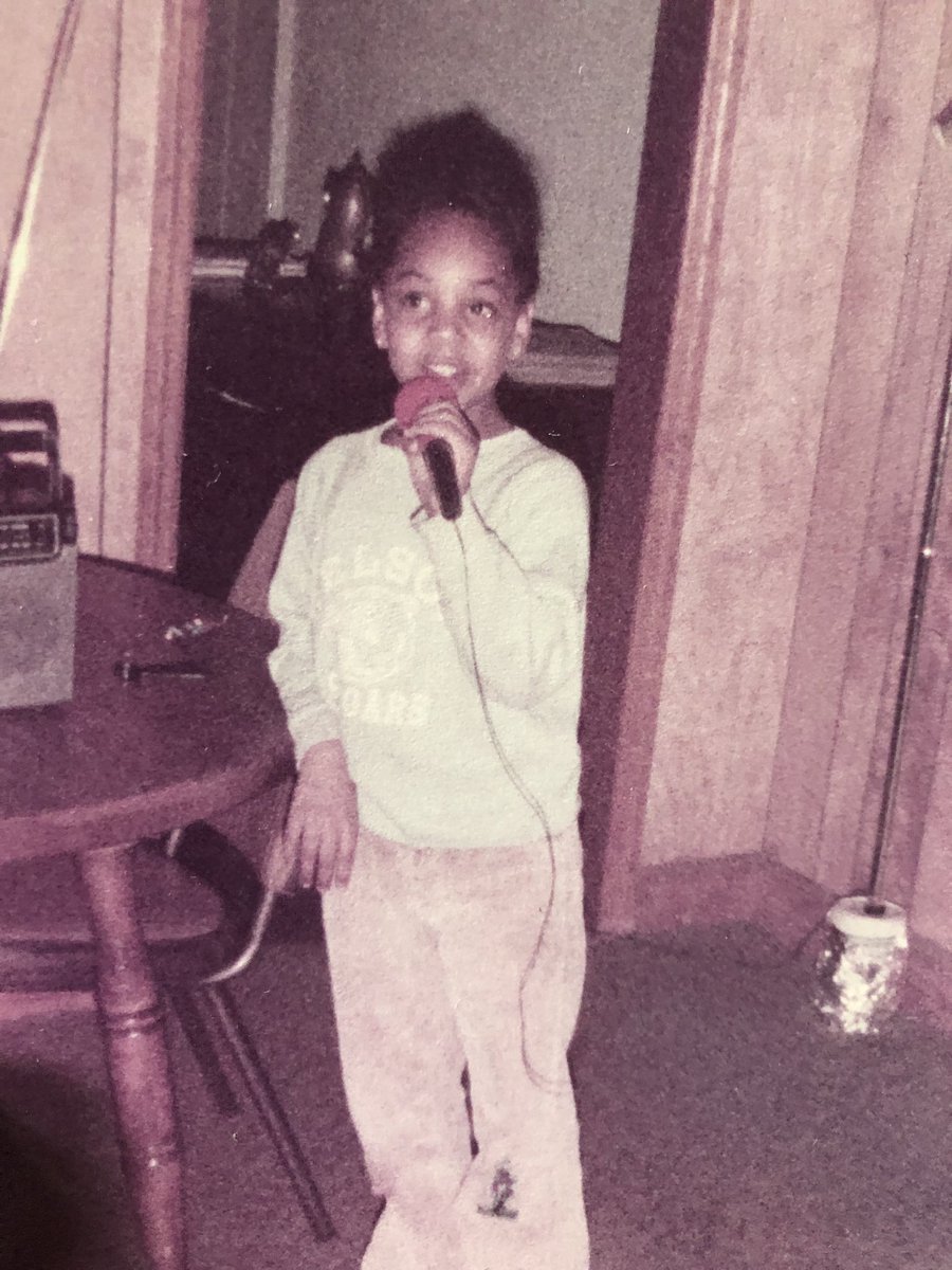 tamikafelder's tweet photo. For as long as I can remember, Iβve always had a π€ in my hand. #tbt #cervivor #cervivorfounder #speaker #cancerrebel #seriouslytamika https://t.co/0uPcvyYgID