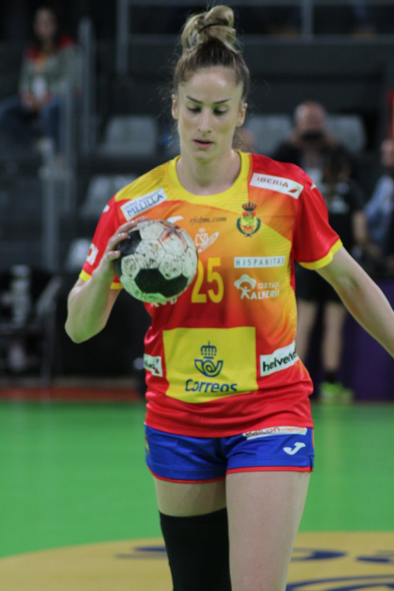 GacetadeCYL's tweet photo. Da comienzo el primer partido de 🇪🇸 en el #TIE2019Palencia ante 🇨🇭 en el pabellón Municipal de los Deportes. 
#Guerreras https://t.co/5zyHQwSlTN