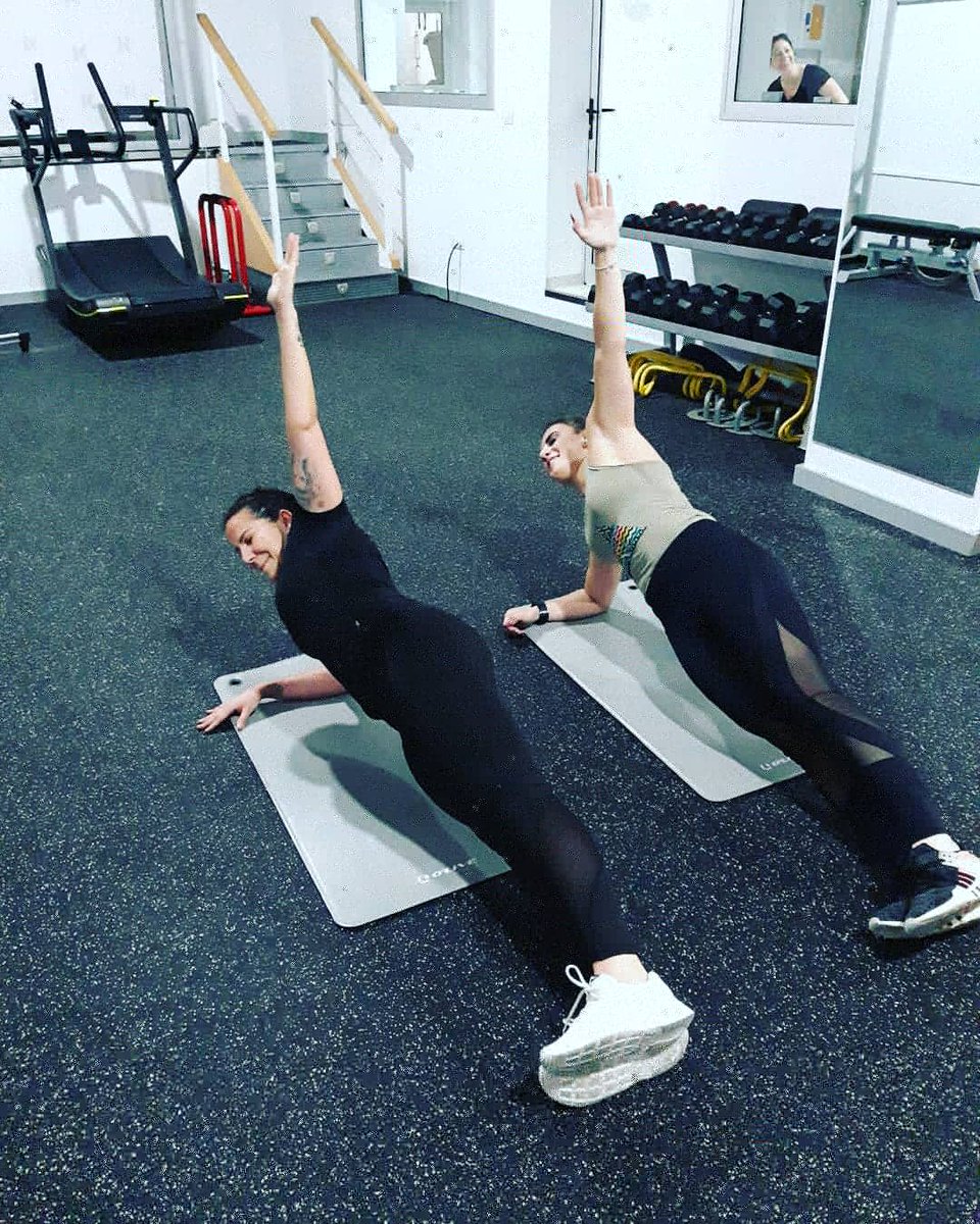 kinentrenos's tweet photo. @irimaroha y @nodamelani  cogen vuelo muy coordinadas mientras entrenan❗❗🏳✅🔝😉👌#Kine #Kinedynamics #Kinecentrodentrenamiento #kinetenerife #kinetraining #centrodentrenamiento #lalaguna #entrenamientopersonal #entrenamientogrupal #readaptacion https://t.co/6OY5BNPmFo