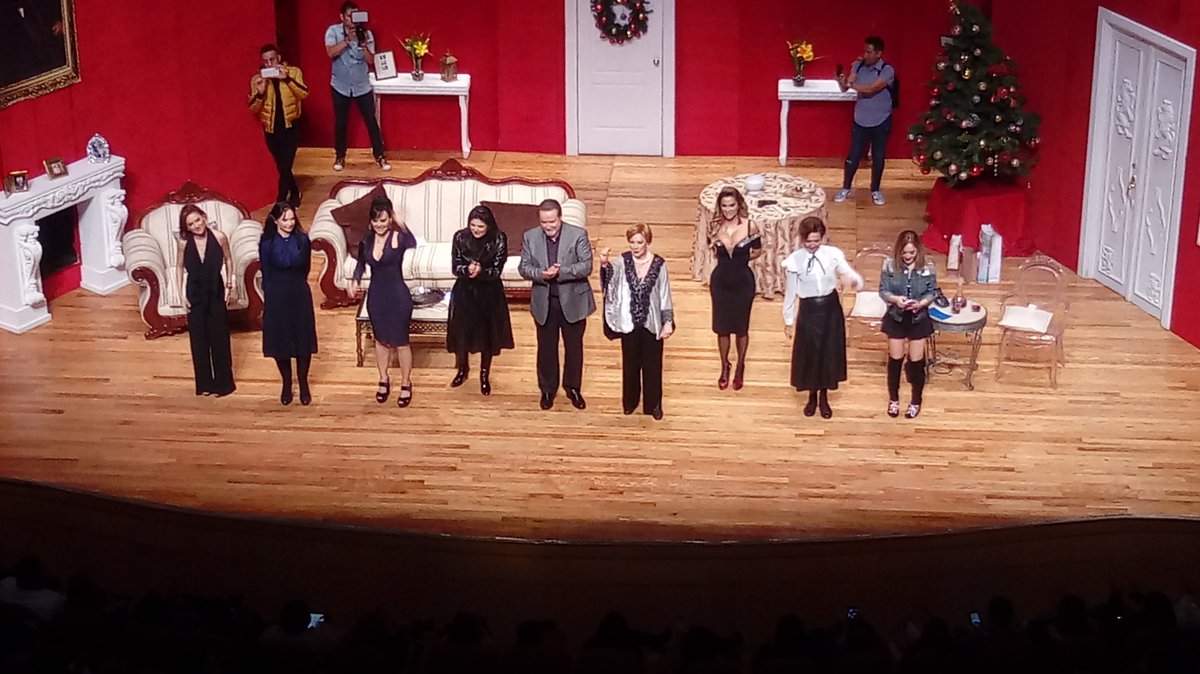 Sumamente feliz!! Con <a href="/victoriaruffo31/">victoria ruffo</a> y César🙈❤