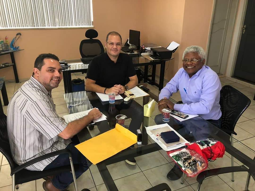 sedel_ma's tweet photo. @depcafeteira, secretário de Esporte e Lazer, recebeu o secretário @Gersonpi65 , da Secretaria de Estado Extraordinária de Igualdade Racial, a fim de debater iniciativas conjuntas entre as secretarias do @GovernoMA,  para garantir  o desenvolvimento do estado em diversos setores. https://t.co/hVvg5QPm6A