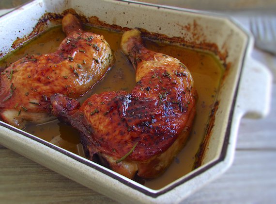 Chicken legs in the oven with lemon and honey

Want to prepare a simple, fast and tasty chicken recipe? We have the perfect solution for you, chicken legs in the oven seasoned with a delicious lemon and honey mixture.
foodfromportugal.com/recipe/chicken…