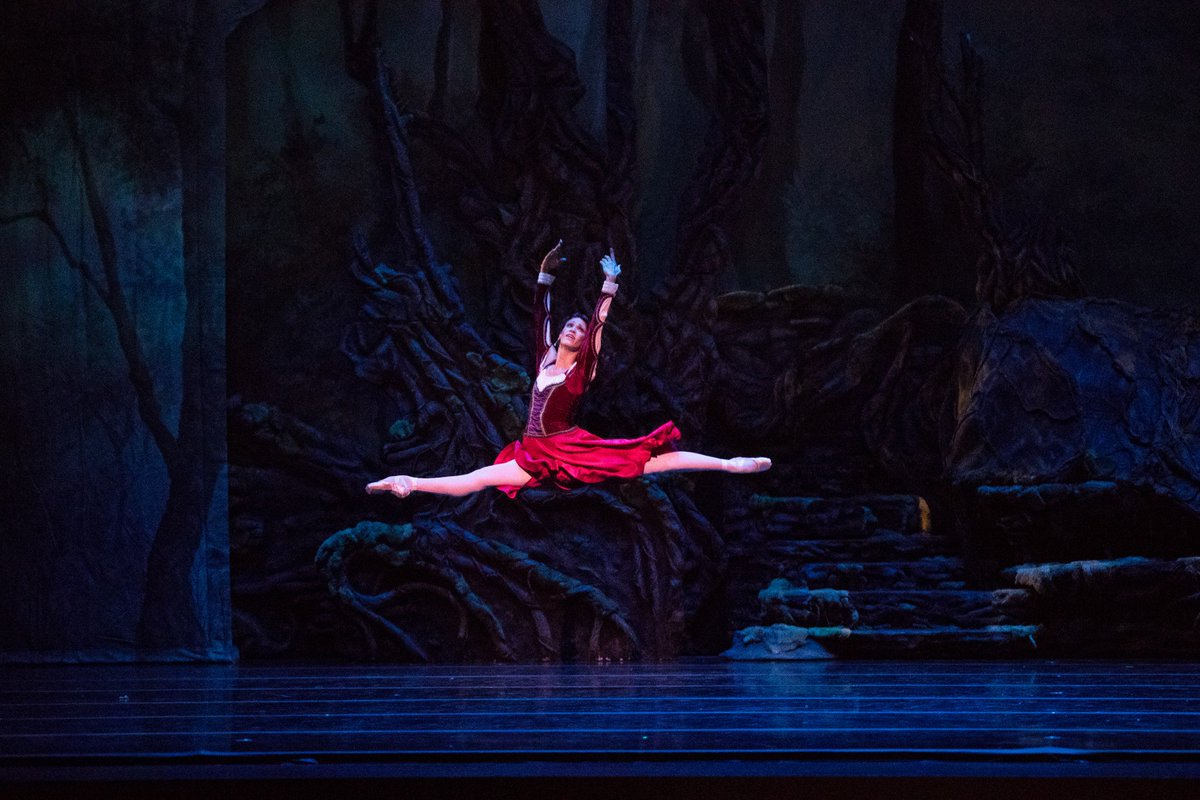 ExploreEdmonton's tweet photo. This weekend, enter the enchanted world of Shakespeare at @albertaballet's A Midsummer Night's Dream! For more information, see: https://t.co/vvFVvPXgm1 #ExploreEdmonton https://t.co/3hCTEOW6vn