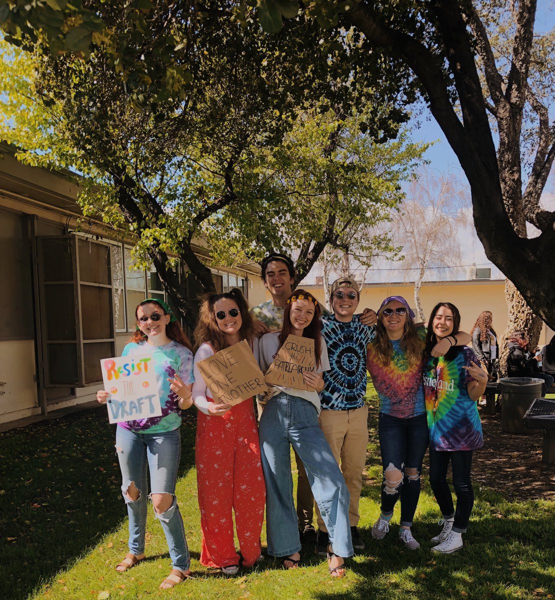 flaminflamingo2's tweet photo. ✌🏼🌈🌙🌞💖🤙🏼🤩Crushing the patriarchy one spirit day at a time 🤩🤙🏼💖🌞🌙🌈✌🏼15/16! Missing Kevin Plant! 3/21/19! #ghsspiritgames @GHSSpiritGamess https://t.co/NgzNI2R3cT