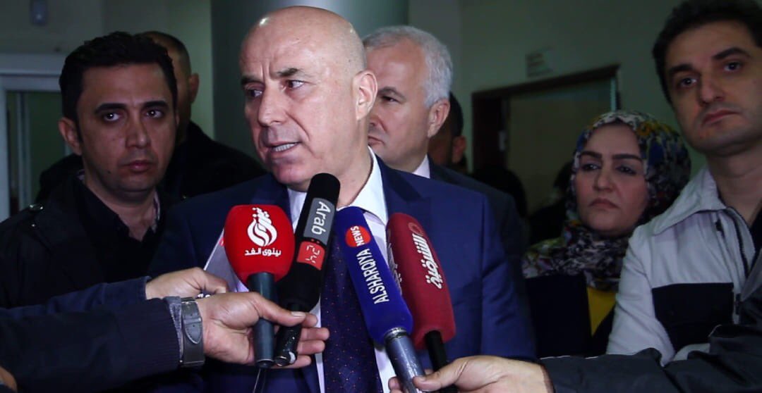 محافظ اربيل :بأمر مباشر من رئيس حكومة الاقليم تم توجيه كل طرق المساعدات والإسعافات الأولية والفرق المتخصصة من اربيل ودهوك الى الموصل لدعم عمليات الإنقاذ بكافة اشكاله ،لمساعدة الضحايا وبكل اشكاله الممكنة وموجودين الآن في الموصل في مكان الحادثة وكل مستشفيات الاقليم مفتوحة للمساعدة.