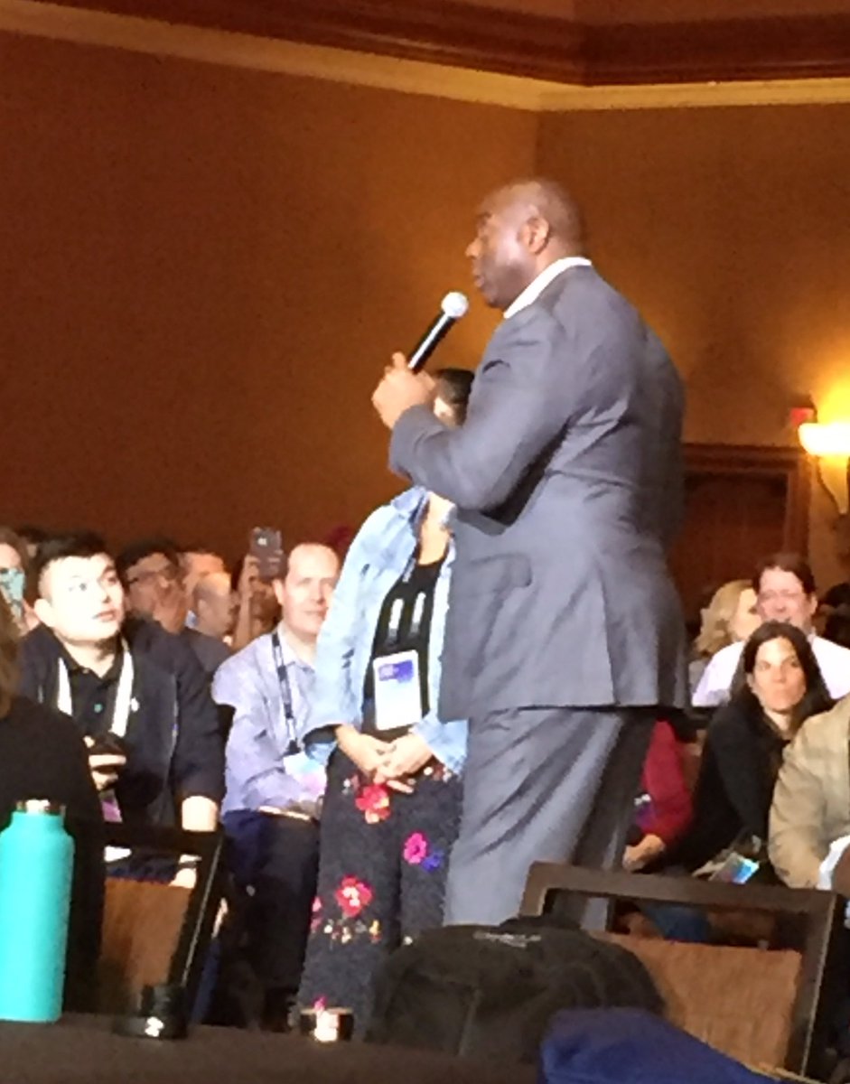 ShariPaul's tweet photo. @MagicJohnson Working the room and telling his story one on one - talk about Human to Human connections. Making us all feel part of the process. That's the way to keep the energy going and connect us all in the room. #ModernCX #H2H https://t.co/zEebulNQYE
