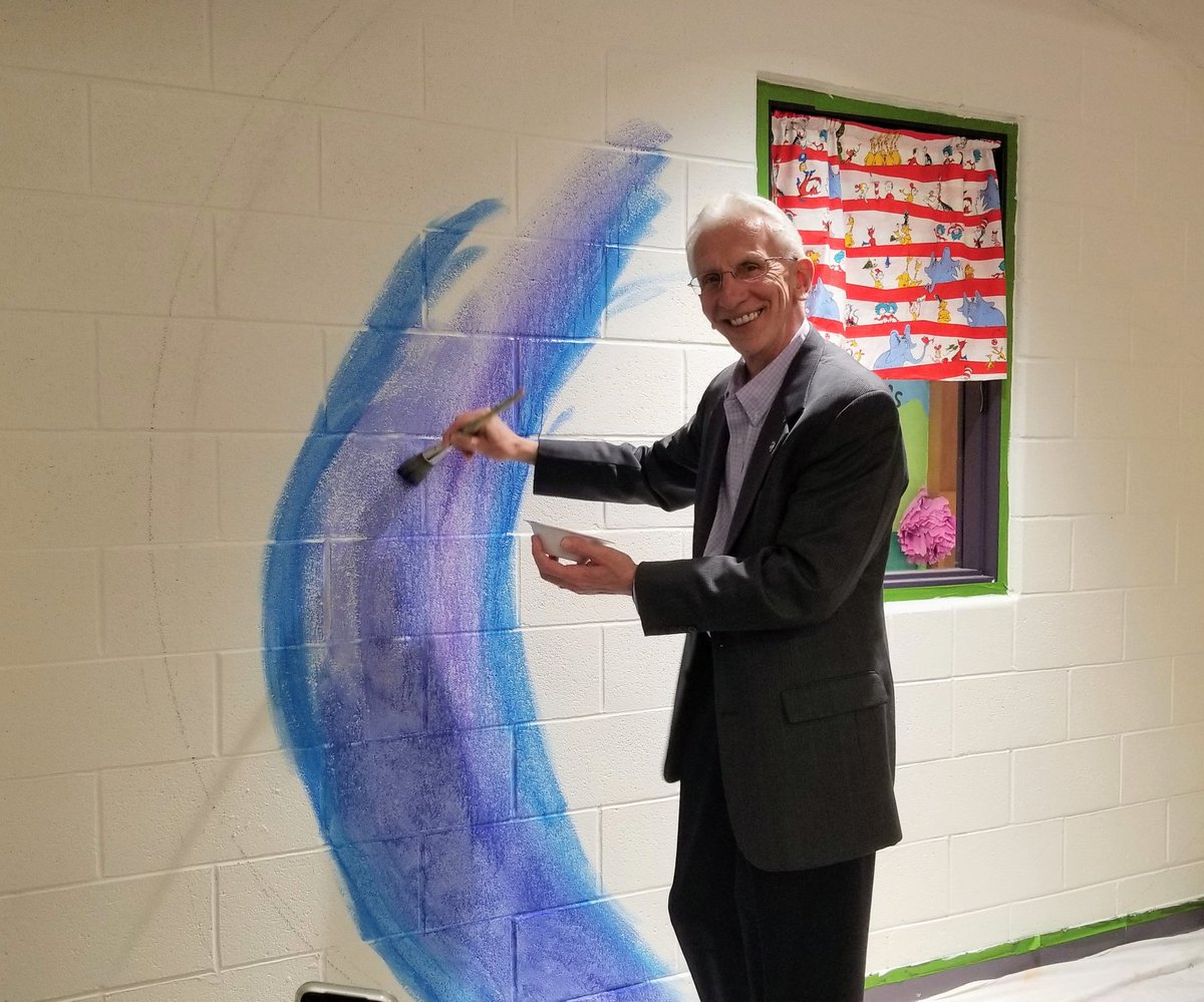 TarletonPrez's tweet photo. Service Project that will continue to bring joy for many years to @TolarElementary. @COLFA_Tarleton brought talented students to paint this wonderful mural. #TarletonService19 #COLFAServes https://t.co/8iD2QvQeuO