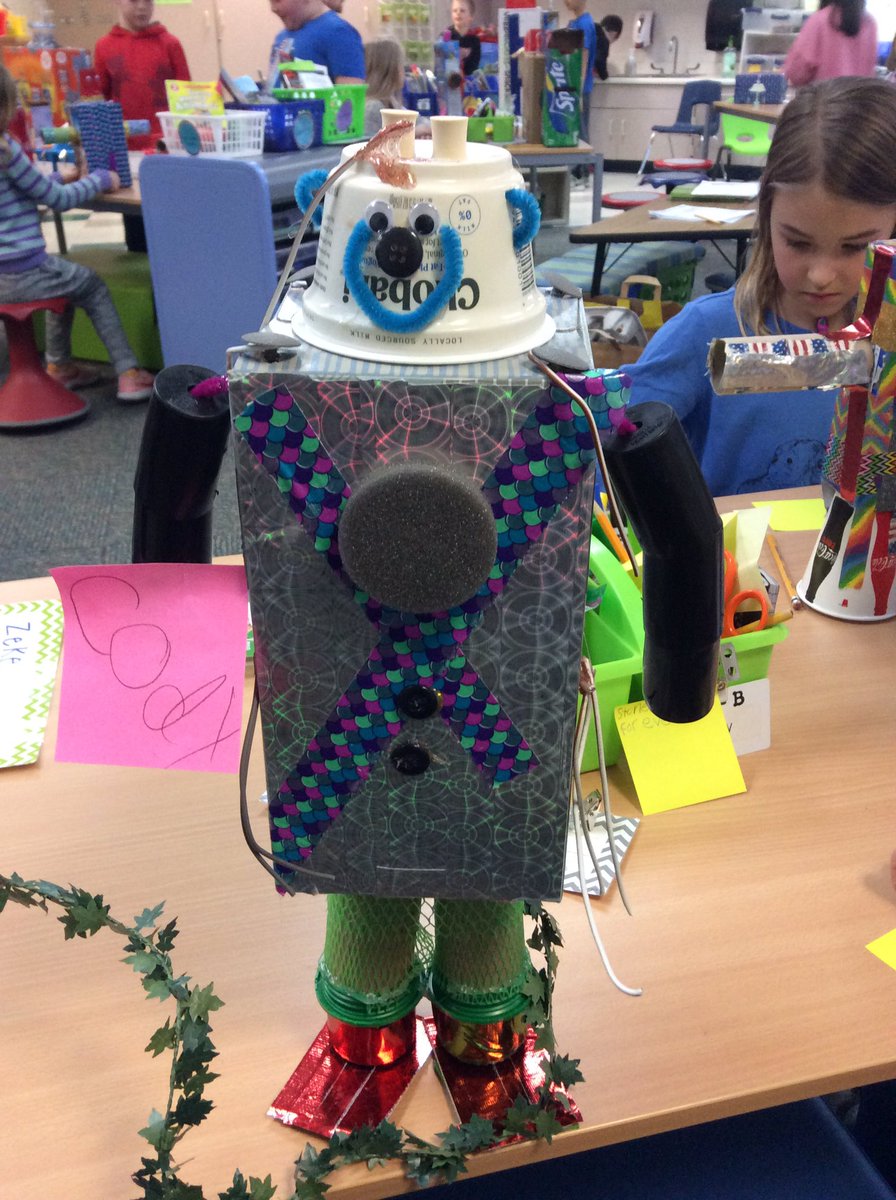 AnnaTyrrella's tweet photo. We made robots today in the new workshop! We had a blast! Thankful for all the parents that helped! https://t.co/FQWMJFgS9d
