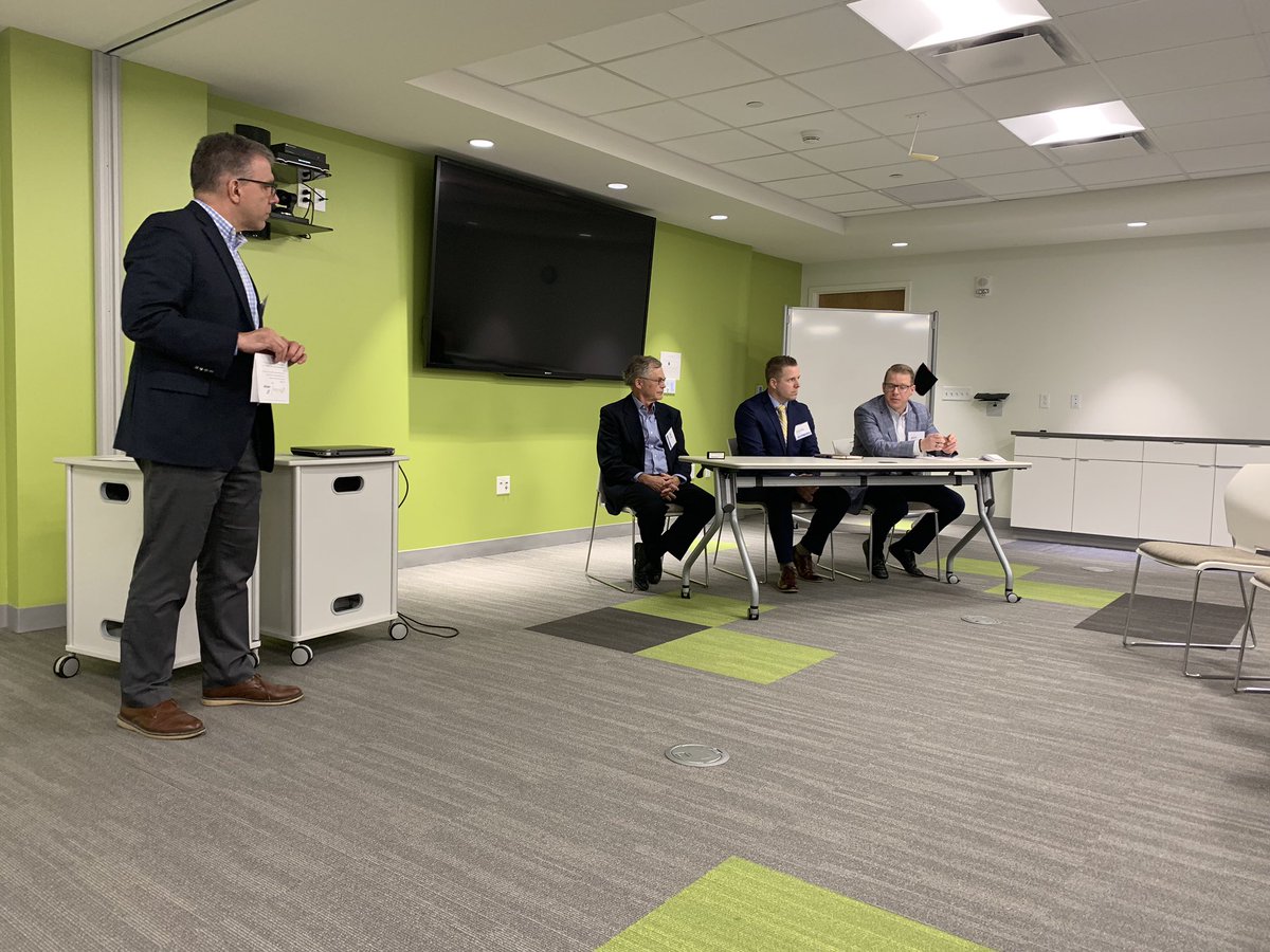 LifeSciNY's tweet photo. “The Dos and Don’ts of Connecting with Established Companies” - a panel discussion with representatives from @OrthoClinicalDX @WelchAllyn and @MPR_PD_Group providing insider tips and knowledge #MedTechMeetUp https://t.co/1DDo0V547J