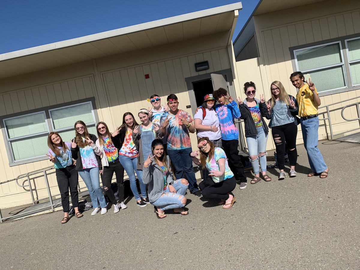 ConesTraffic's tweet photo. peace, love, and positivity ☮️💕✌🏽 #theghsspiritgames 15/15!! https://t.co/YZRdC3wXcP