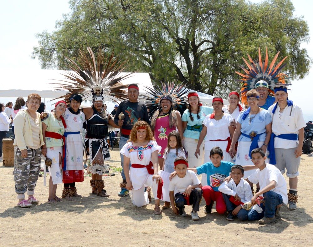 ixtapaluca_ayu's tweet photo. Para dar inicio al equinoccio de Primavera, la subdirección de Turismo, realizó danzas prehispánicas, un recorrido en la zona arqueológica de Acozac y ofrendas en las pirámides, esto en coordinación con personal del Instituto Nacional de Antropología e Historia (INAH). https://t.co/Jh7AQUkXMq