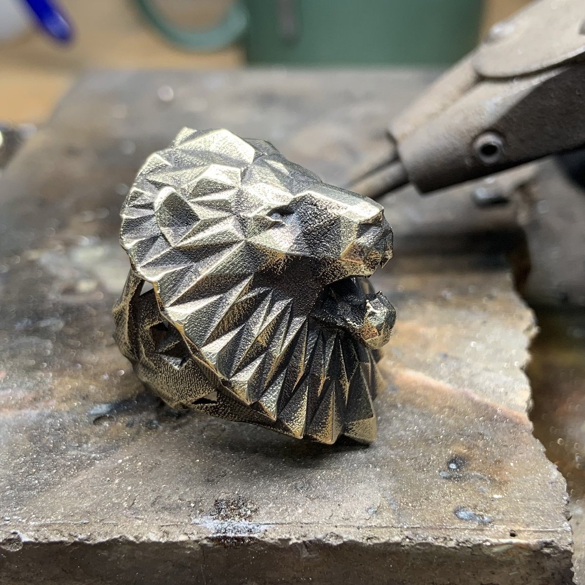 VvilkJewelry's tweet photo. #Yellow #Brass #Lion #Ring, could pass for gold 💰💰💰
https://t.co/x4liBOF1wK
#vvilk #etsyjewelry #lowpolyart #musthave #statementring #statementearrings #lion #yellow #brass #bronze #animal #animals #wild #wildlife #africa #etsy #maker #wearableart #custom #jewelry @etsy https://t.co/5V4wGjzz1E