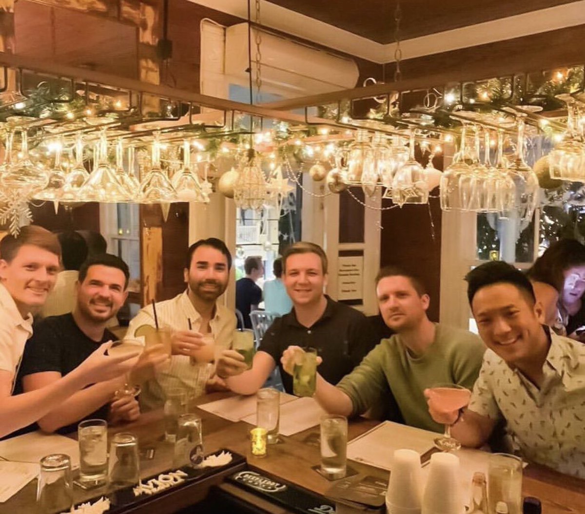 one_restaurant's tweet image. It’s Friday~ nahhhh we’re just practicing for tomorrow🤣 #springbreak in the house!!! Wine, cocktails, tapas, and more wine 🍷 #point5 upstairs @one_restaurant 
915duval.com