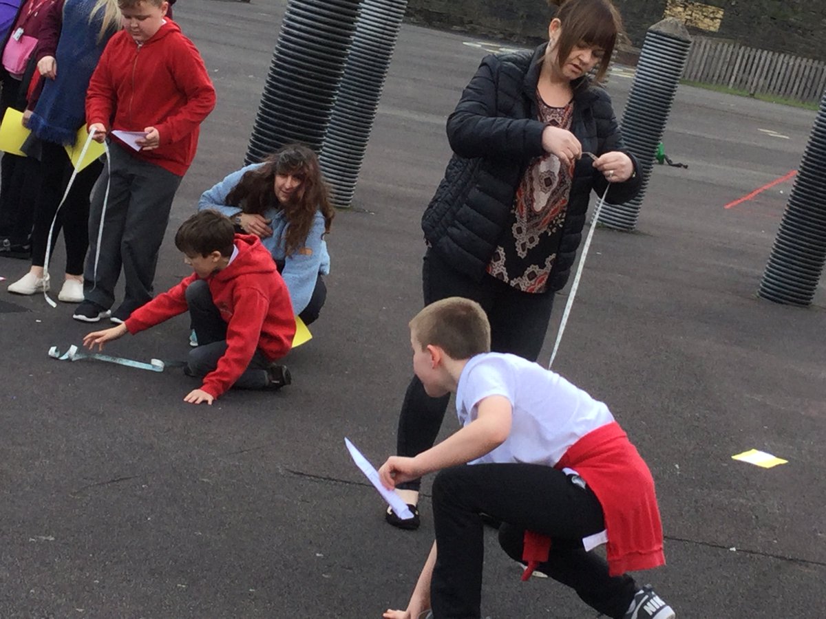DosbarthArian's tweet photo. We loved working with our friends and families on our #STEM challenge βMake It Flyβ @ScienceWeekUK #CwmScienceWeek2019 #Cwmcapable #Cwmcollaborate https://t.co/Heh8nl4qzX