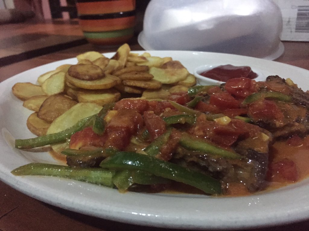 RikkiesPlaceGh's tweet photo. Don’t just watch this tweet and wish , come over and eat ..
Thursday night meals 
#rikkiesplace #dinner #food https://t.co/NRO6OInIKT