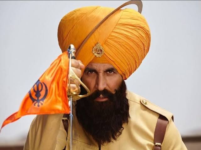 seedha_hai's tweet photo. आज होली के शुभ अवसर पर @akshaykumar जी ने सभी के दिलों में केसरी रंग सजाया हैं 

गर्व महसूस होता हैं ३६ सीख रेजिमेंट के उन २१ सिखों की कहानी सुनकर, जो १०,००० जिहादीयों के आगे डटे रहे 

"बोले सो निहाल, सत श्री अकाल!!"
#Kesari #AkshayKumar https://t.co/s4oNZOfutX https://t.co/fMwJ8cQM5g