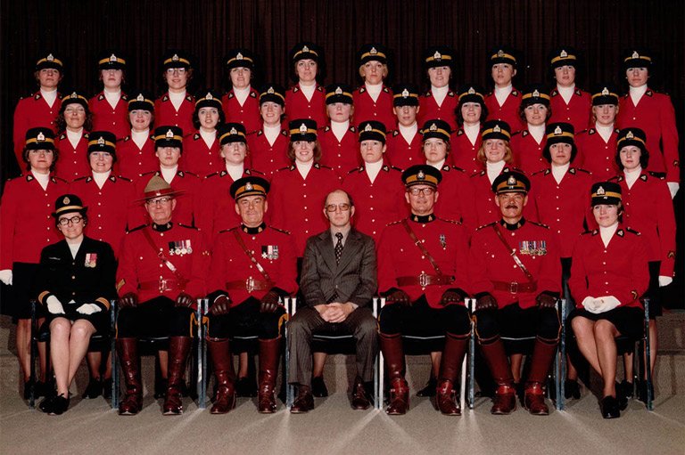 CanadasHistory's tweet photo. “The stories of female Mounties reflect the many ways attitudes toward women were being redefined in Canadian society at the end of the twentieth century.” https://t.co/AmF87mxmFn #cdnhist #womenshist https://t.co/mqehMB3C4x