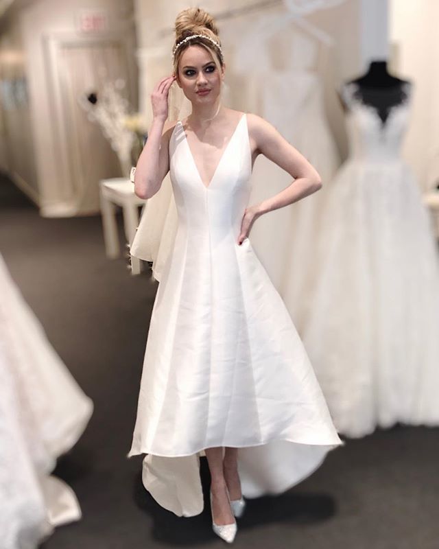 TheWhiteGown's tweet photo. Would you ever do a high-low? If so, we have the one for you! Come and see the sleek and fun #CALVINgown by #AMSALE #amsalenouvelle #highlow #highlowgown #nouvelle #lacetrain #traingoals #dressgoals #glambride #realwedding #brideandgroom #realweddings #j… https://t.co/klwT8o9MsO https://t.co/t6UrUo4WGi