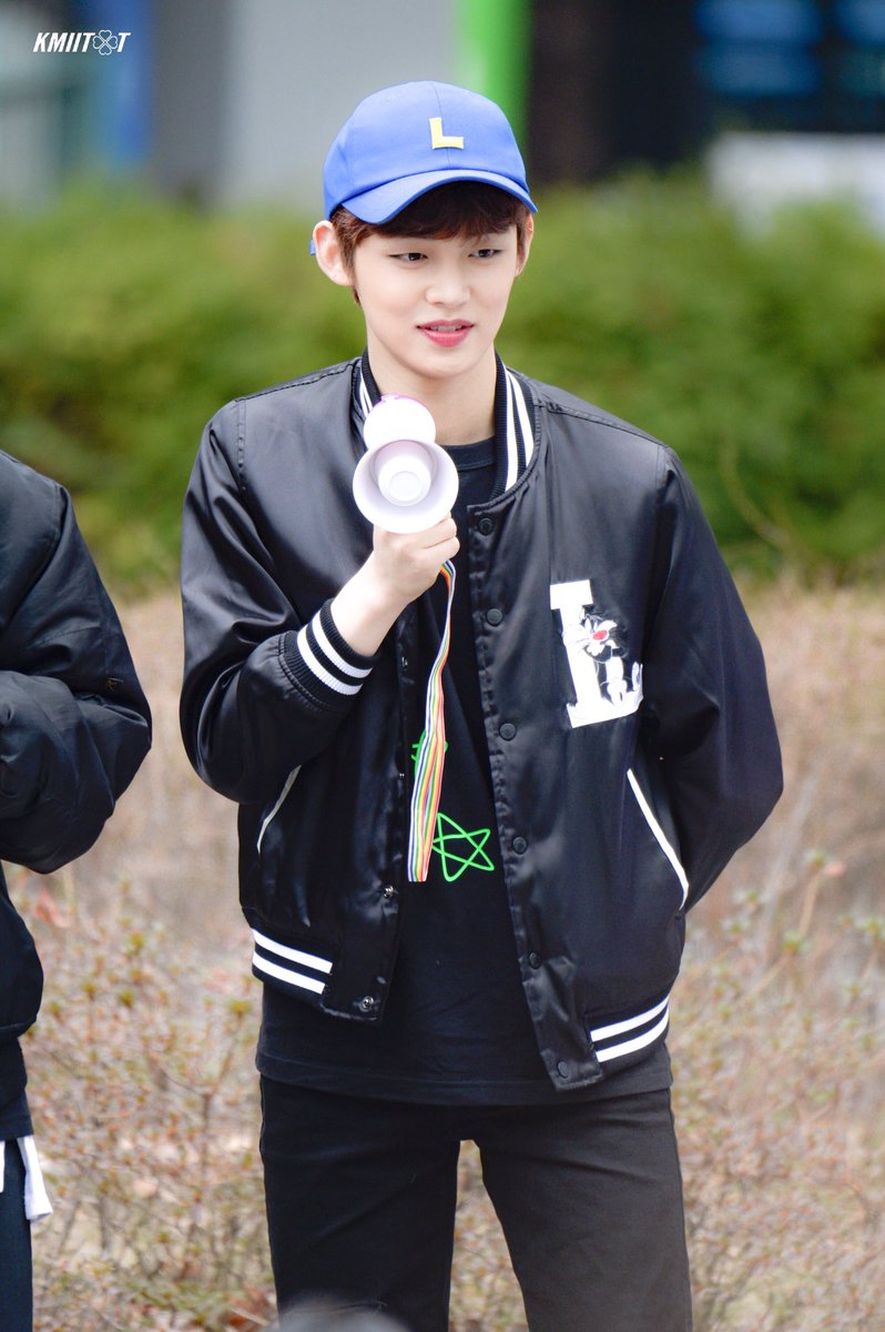 KMIITXT's tweet photo. 190321 พี่จุน เฮดว๊าก วิศวะ ปี3

#연준 #YEONJUN #ยอนจุน 
#TXT #TOMORROW_X_TOGETHER https://t.co/yOAIGfp2qY
