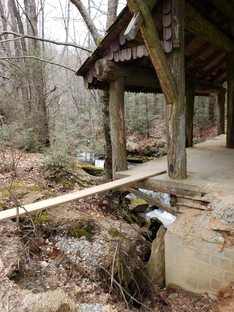 Cahillmomof6's tweet photo. Awesome little side of the road find on our hunt for waterfalls. #VCSSPRINGBREAK2019 #MoubtainAdventureswithHubs https://t.co/TIopzHeIM1