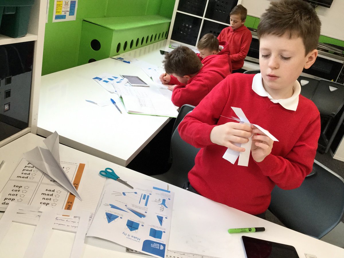 DosbarthArian's tweet photo. #STEM in action! Discussing the engineering of our aircraft to create the furthest distance in flight! Measuring skills were fabulous, now to use our data to compare aircrafts βοΈ #CwmScienceWeek2019 #cwmambitious #cwmcapable #cwmcollaborate @ScienceWeekUK https://t.co/RraKyiU8HW