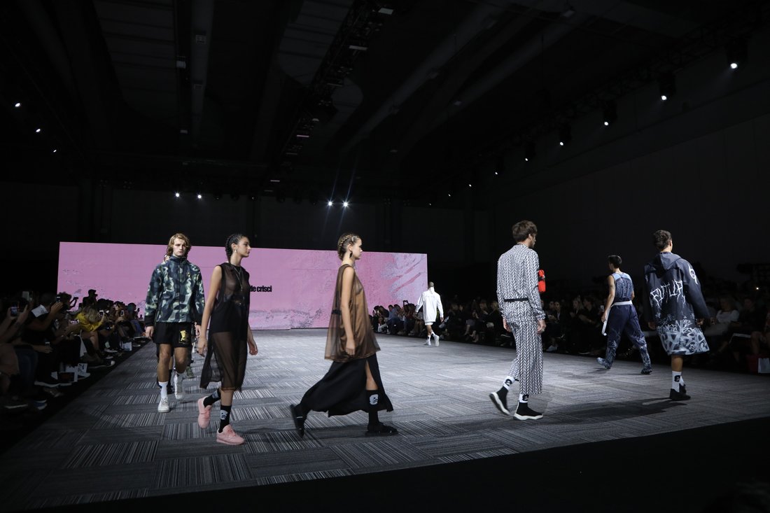 Los ganadores de #AutoresdeModaBA fueron protagonistas de la pasarela de @bafweekoficial el 7 y 8 de marzo. Más de 600 personas disfrutaron los desfiles de @garciabelloju y <a href="/edudecrisci/">Edu de Crisci</a> . #BASemanadelaModa