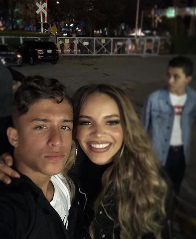 Aquí <a href="/AronLuix/">♱Aron Luix♱</a> junto a la Bella <a href="/lesliegrace/">Leslie Grace</a>