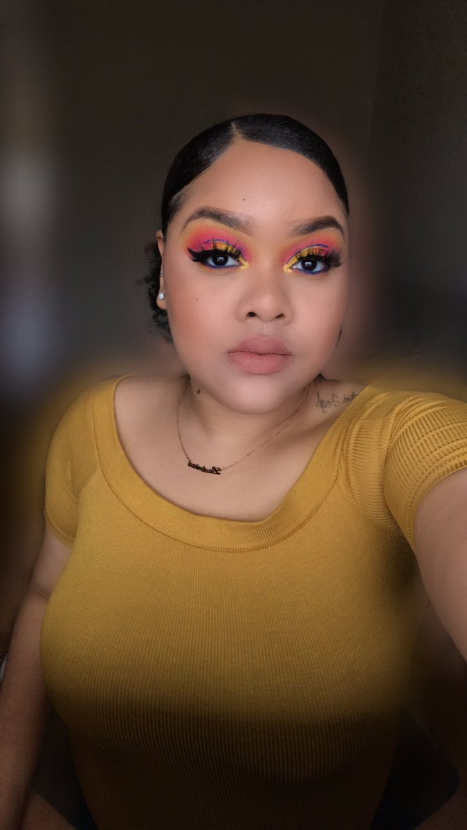 deethemusee's tweet photo. SUNSET 🌅 #DeeTheMuse #makeuprevolution #morphe #bhcosmetics #aspiringmua #sunsetmakeup #BlackTwitter #blackexcellence https://t.co/SGEmtdxltA