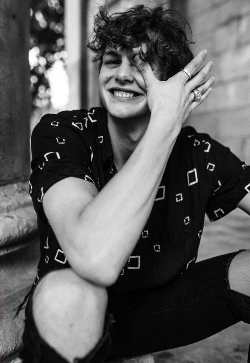 exzachtement's tweet photo. « Lonely hearts won't be afraid to fall for someone, but I'll be. » https://t.co/XgRSMpNgi2