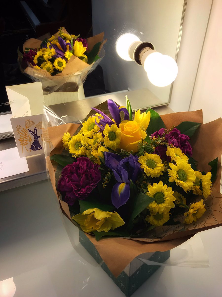 Opening night of #laforzadeldestino @RoyalOperaHouse thank you @MBManagement1 for the wonderful flowers!!!!❤️❤️❤️❤️🤩🤩🤩🤩🥳🥳💐💐best agents! 😘😘😘