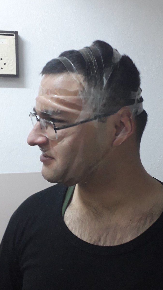 mrsimsek38's tweet photo. @zekikayahan @matrax geçen sene askerlik arkadaşımı hunharca amaçsız bir sekilde bantlamistim cok konusuyordu bence #YakılasıFotoğraflar https://t.co/NLI6R7Xslz