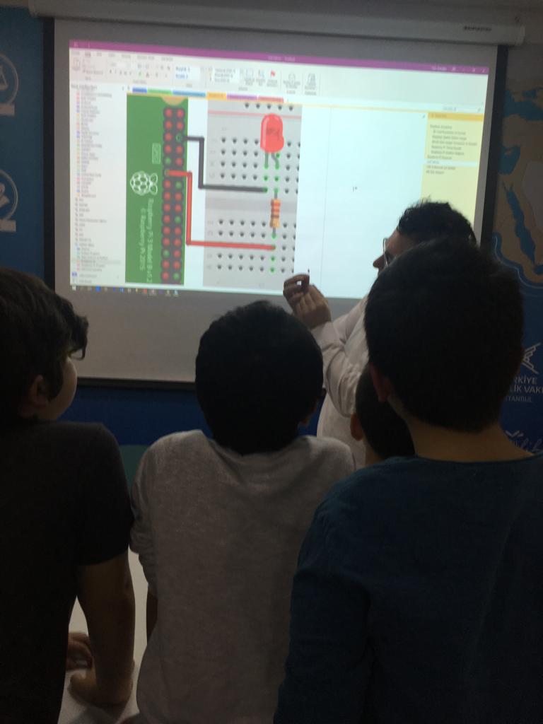 tugva_sariyer's tweet photo. #RobotikKodlama |
#RoboticCoding |
#Teknofest |
TÜGVA Sarıyer öncülüğünde ortaokullu öğrencilere yönelik gerçekleştirilen robotik kodlama eğitimlerinde ilerlemeye devam ediyoruz. Teknofest'te yarışacağımız projenin yapım aşamalarında önemli adımlar attık. Kaliteli bir gençlik... https://t.co/SdPe9wfSVb