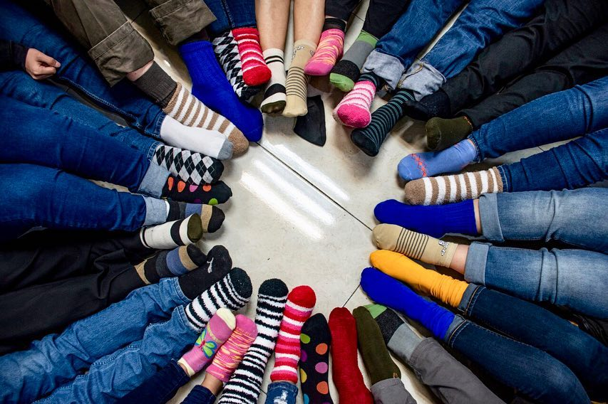 SecPcdNlPri's tweet photo. Hoy el #PRINL se sumó a usar calcetines disparejos para conmemorar el Día Mundial de las Personas con Síndrome de Down. Recordemos el lema de este año: "No dejemos a nadie atrás" @PcD_PRI @normisacevesg #pri #inclusion #personacondiscapacidad https://t.co/cmOp4yG4CX