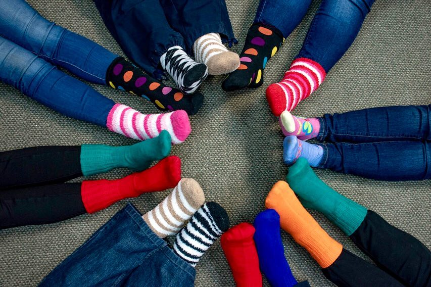 SecPcdNlPri's tweet photo. Hoy el #PRINL se sumó a usar calcetines disparejos para conmemorar el Día Mundial de las Personas con Síndrome de Down. Recordemos el lema de este año: "No dejemos a nadie atrás" @PcD_PRI @normisacevesg #pri #inclusion #personacondiscapacidad https://t.co/cmOp4yG4CX