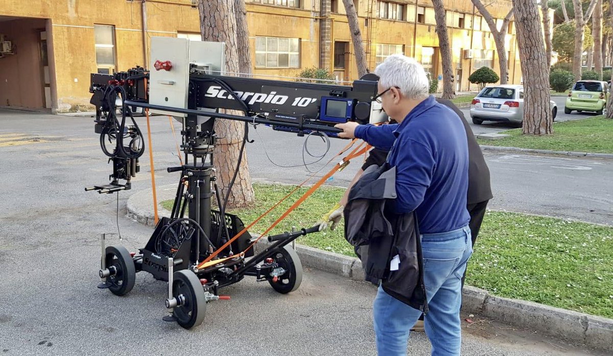 servicevision's tweet photo. Ya estamos en Roma para el Micro Salon Italia! 🇮🇹
Por la mañana visitamos la fabrica de Cinetech y a nuestro amigo Armando Grotesi; Y por la tarde ayudamos a nuestros amigos de Panalight en el Montage de la Scorpio 10'.
#servicevision #microsalonitalia #cinetech #panalight https://t.co/LbA7kI9Xrq