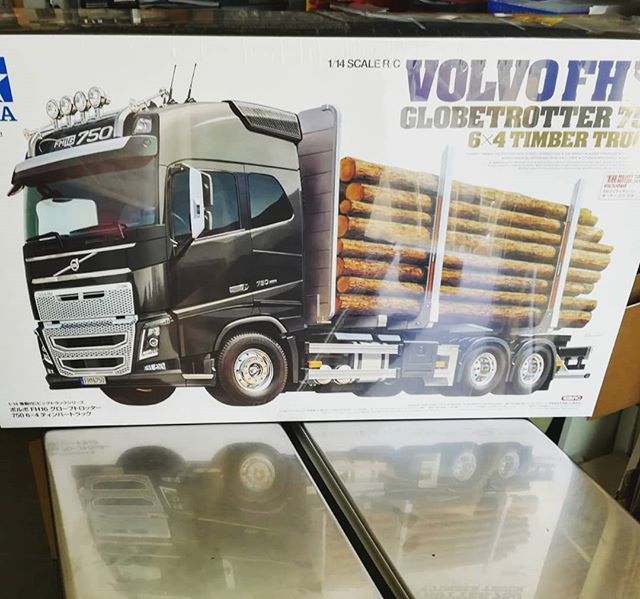 fechtnermodell's tweet photo. Da ist das Ding 😍

#kahn #volvo #truck #hobby #letsbuild #new #justarrived #armerdhlfahrer #wirhabendichganzarglieb #fechtner https://t.co/9mkv83lnkS https://t.co/CznAj4VkAV