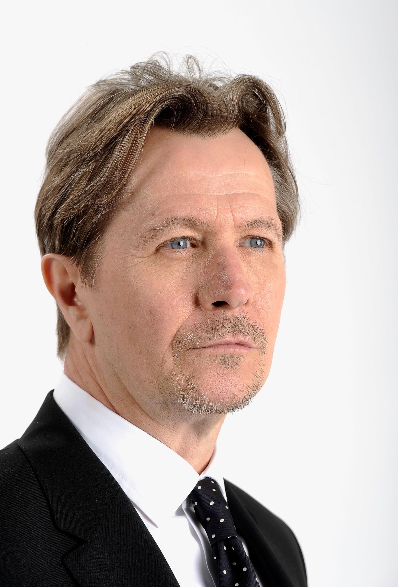 Happy birthday to Gary Oldman. A wonderful actor one of my favourites!!! Thats it. Thank you for reading my message 