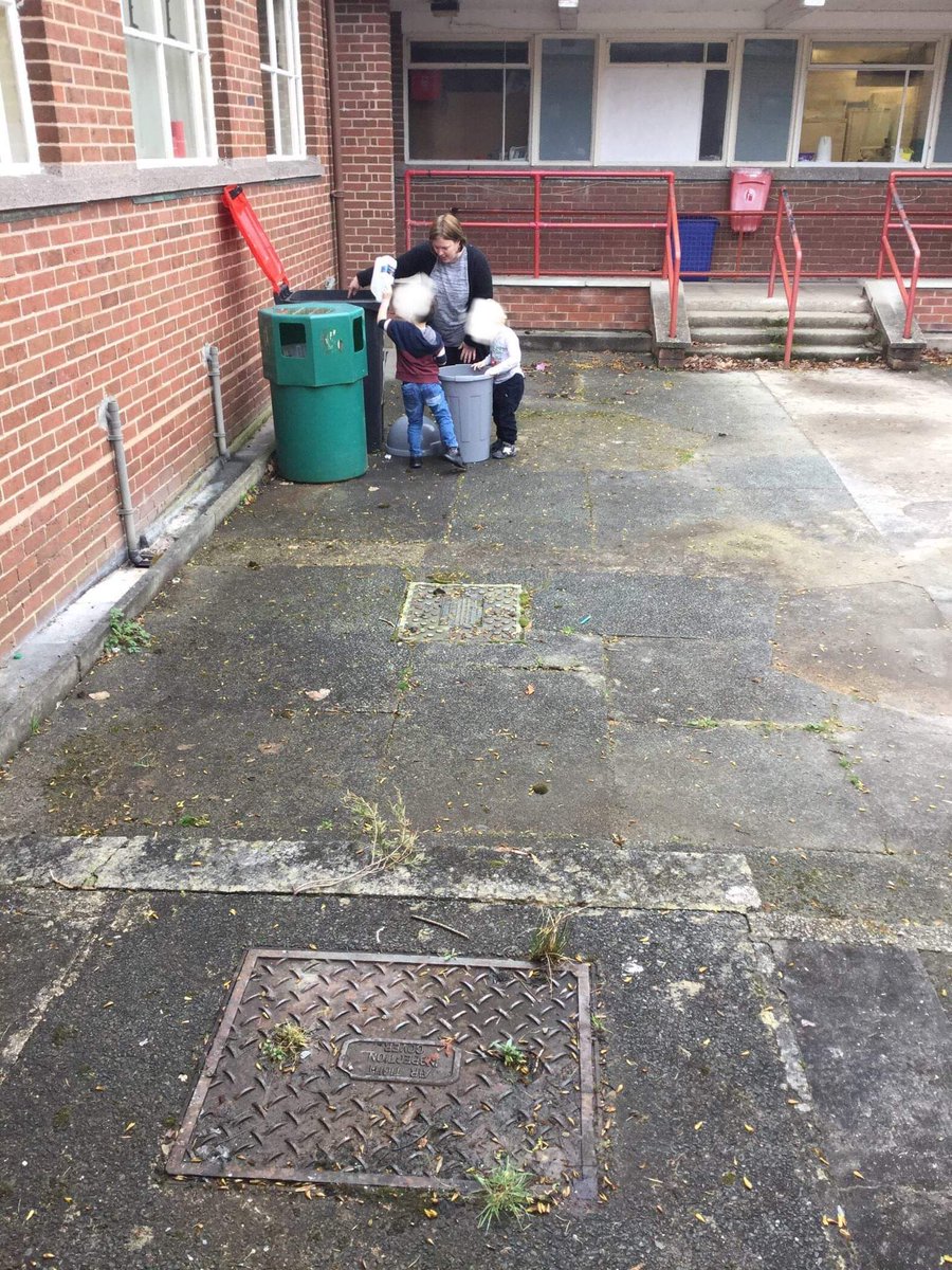 Ailgylchu ei'n boteli llaeth 🚮
<a href="/PowysFp/">Powys FL team</a>  <a href="/MudiadMeithrin/">MudiadMeithrin</a>