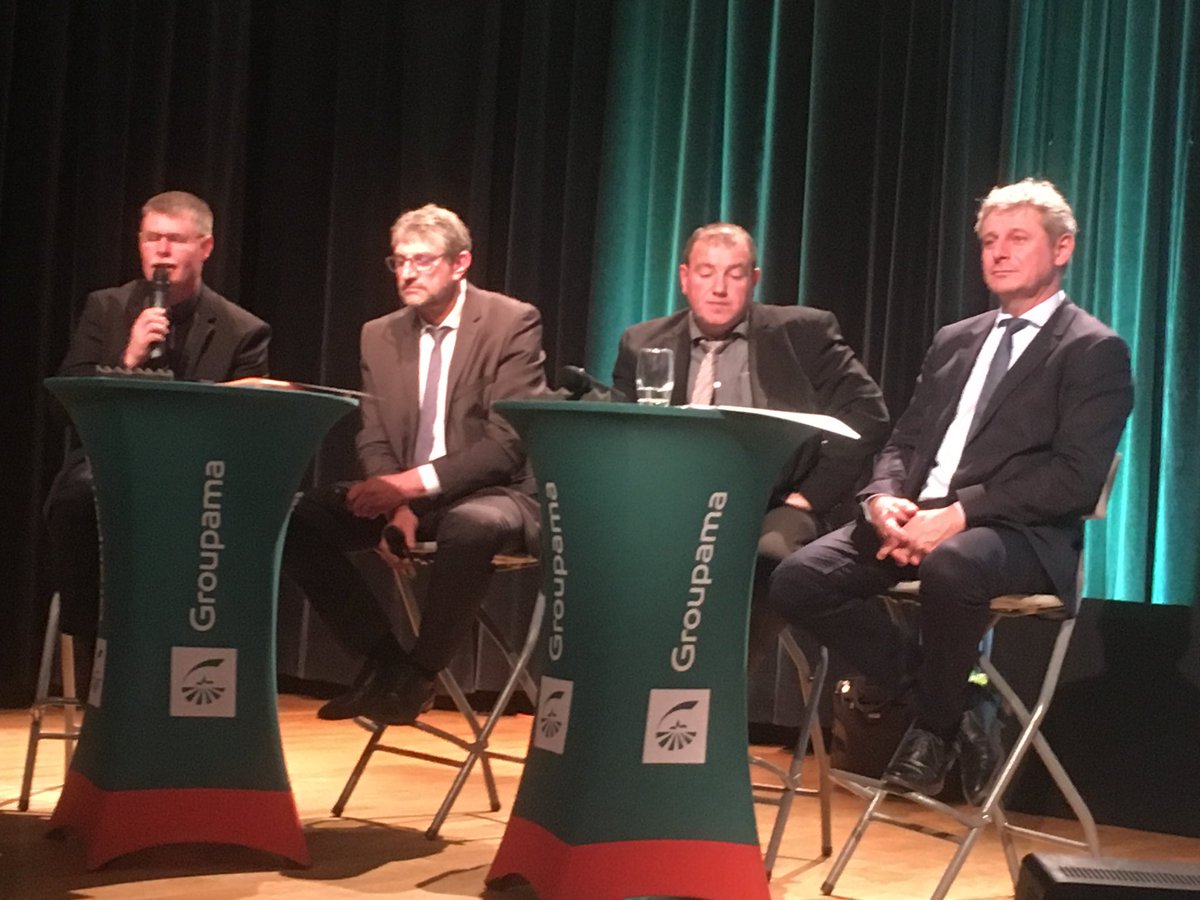 O_ROLLAND_GGE's tweet photo. #AssembléeGénérale @GroupamaGE de la caisse locale de Metz les intervenants en action devant 300#sociétaires présents https://t.co/PLl9WRw3Nx