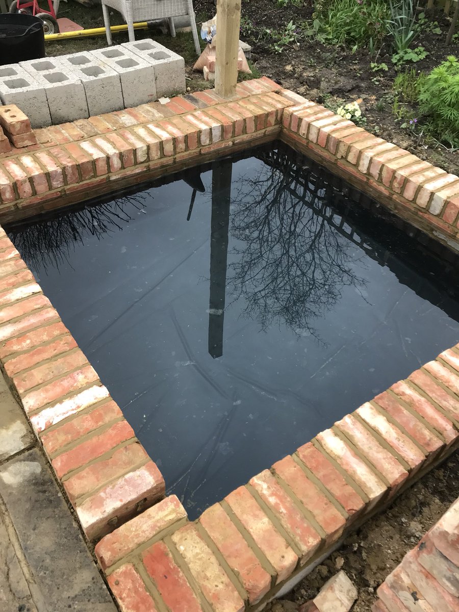 BuckinghamsLand's tweet image. The ponds filled up and the details are going in on our Hurstpierpoint project. Lovely to use reclaimed materials again #hardlandscapingdesign #patios #landscapedesign #hardlandscaping #koiponds #reclaimed