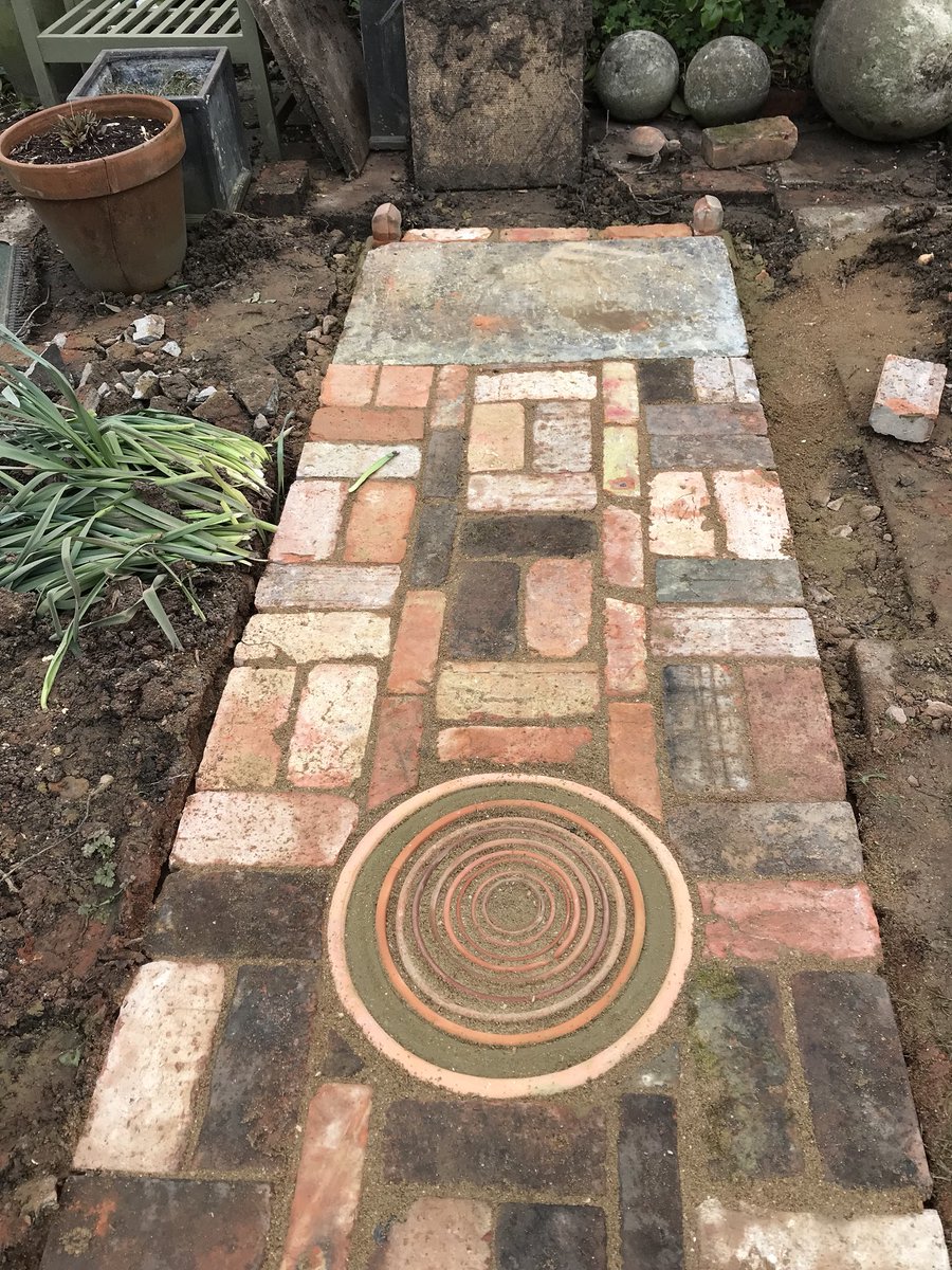 BuckinghamsLand's tweet image. The ponds filled up and the details are going in on our Hurstpierpoint project. Lovely to use reclaimed materials again #hardlandscapingdesign #patios #landscapedesign #hardlandscaping #koiponds #reclaimed