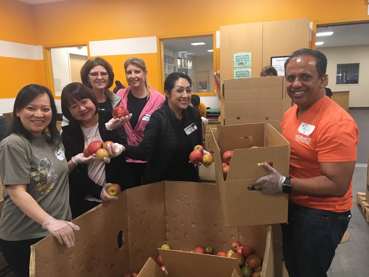 Meriwest's tweet photo. Our very own Hunger Heroes stopped by @2ndharvest last night to help those in need in our community! 

Thank you to all our employees for your commitment to making a difference! #MakeHungerHistory #SHFB https://t.co/sZhp4B8O2l