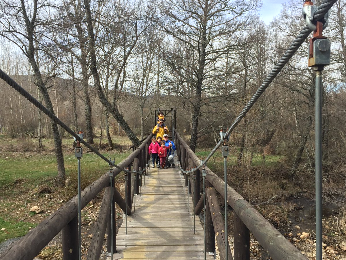 omanayluna's tweet photo. 👧👶👦#planesconniños perfectos en nuestra #reservadelabiosfera #omañayluna❗️
"Ruta del puente colgante"
Discurre entre los pueblos de #LaUtrera y #Paladín.
¡Disfruta con ellos de la naturaleza!🌳
#turismosostenible #ecoturismo #rutasdesenderismo #leonesp https://t.co/7Cc0vhUl88