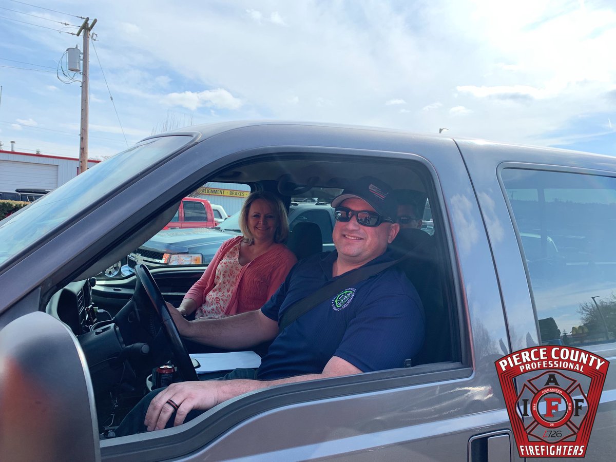 IAFF726's tweet image. We are on our way to @7thdistrictIAFF #FireOps with @CityofPuyallup council member Julie Door. #Action #IAFF ✊🏼🔥🚒 👨‍🚒👩‍🚒