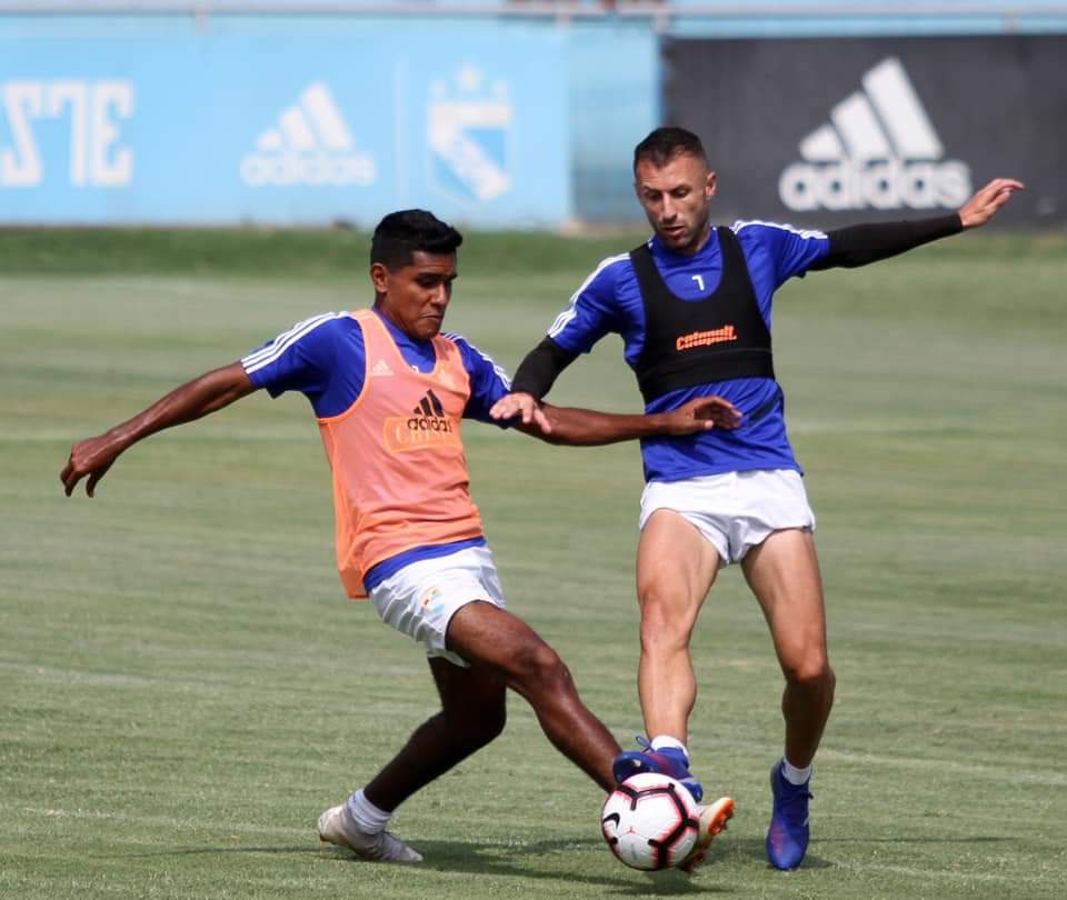 El trabajo no puede parar 💪🏻
<a href="/ClubSCristal/">Club Sporting Cristal</a>
#FuerzaCristal 
#LaRazaCeleste