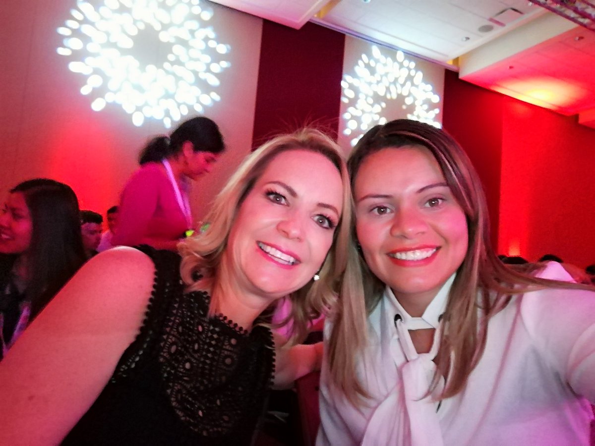 agueda_mtz's tweet photo. Excelente #DisruptiveKey speaker en @TEDxUPAEP @seumenicht.. Conecté padrísimo contigo, hasta la 🌙🚀 @alerombot 👏 https://t.co/zOHJJYoGkK
