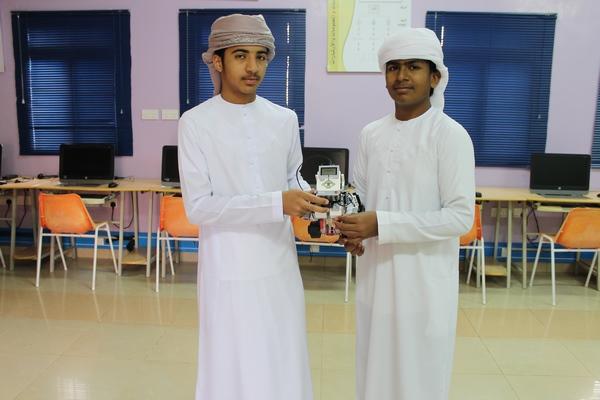 استخدام الربوت في التوعية والسلامة المرورية في مدرسة حمزة
#المدرسة_النموذجية_المرورية_2019