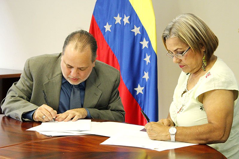 Defensoria_Vzla's tweet photo. Defensor del Pueblo @aruizddp recibió a la segunda vicepresidenta de la ANC @ANC_ve Gladys Requena  https://t.co/0opx0zZhOk  @UNoticias @correoorinoco @noticias24 @ElUniversal @CiudadCCS @RNVinformativa @YVKE_MUNDIAL https://t.co/l22Mx96IJX