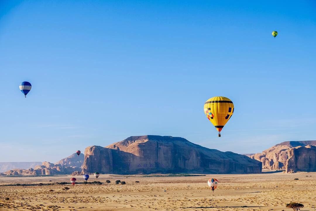 blueabaya's tweet photo. First ever Hot Air Balloon Festival in #SaudiArabia was held in #alUla as part of the @WinterAtTantora festival.

Here are some of my favorite clicks from the test flight morning 🎈

#ksa #explorearabia #discoveralula https://t.co/IeReWwSt8R